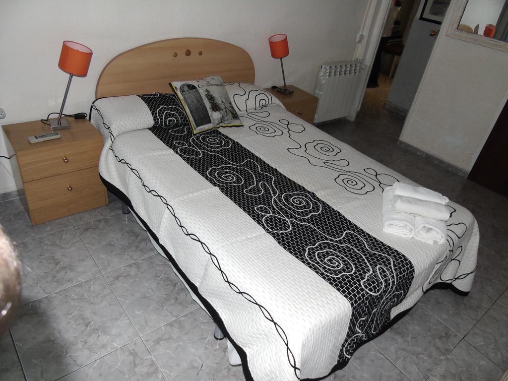 Hostal Aribau Барселона Номер фото