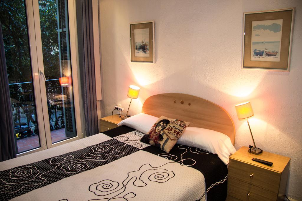 Hostal Aribau Барселона Екстер'єр фото