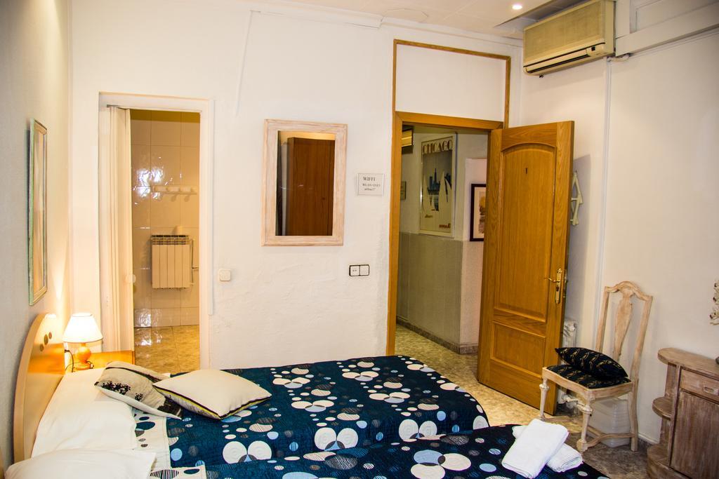 Hostal Aribau Барселона Екстер'єр фото