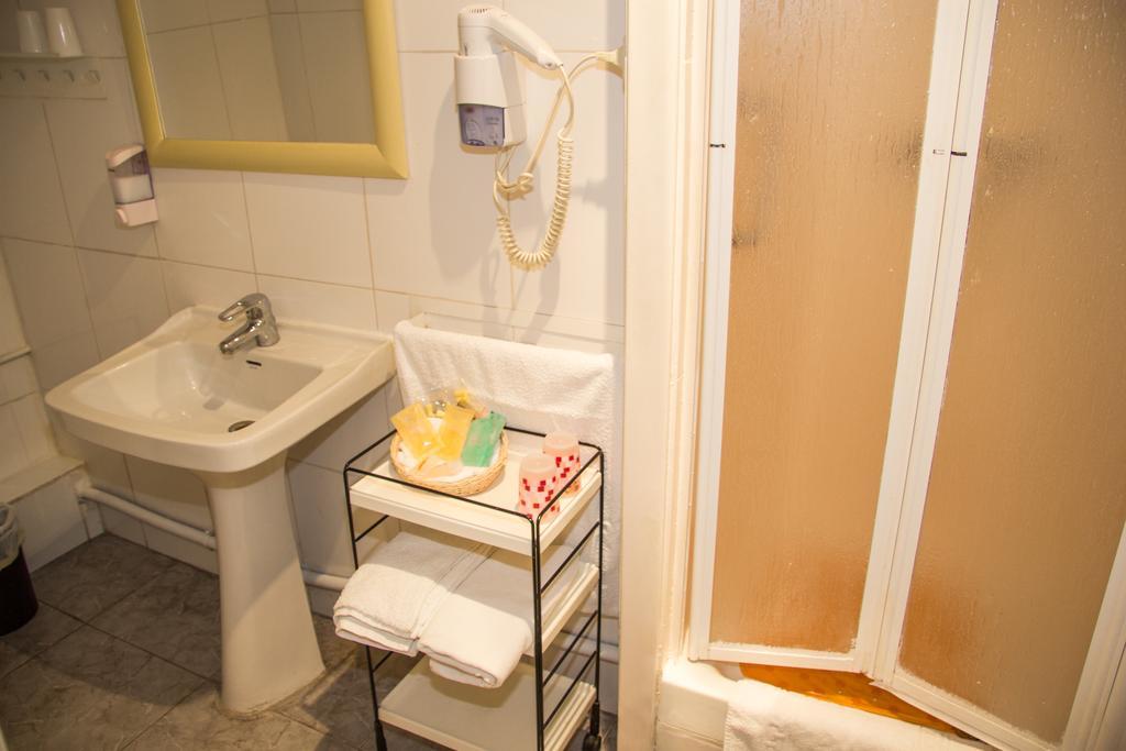 Hostal Aribau Барселона Екстер'єр фото