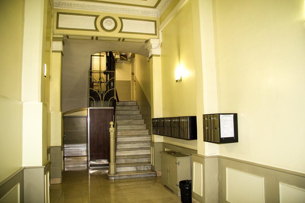 Hostal Aribau Барселона Екстер'єр фото