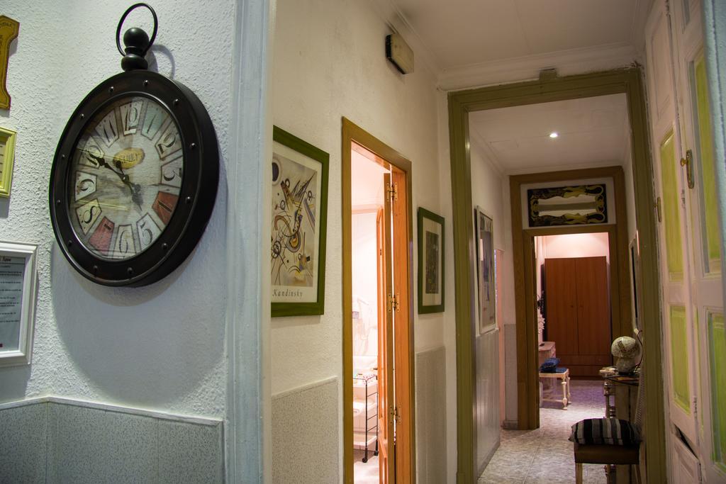 Hostal Aribau Барселона Екстер'єр фото