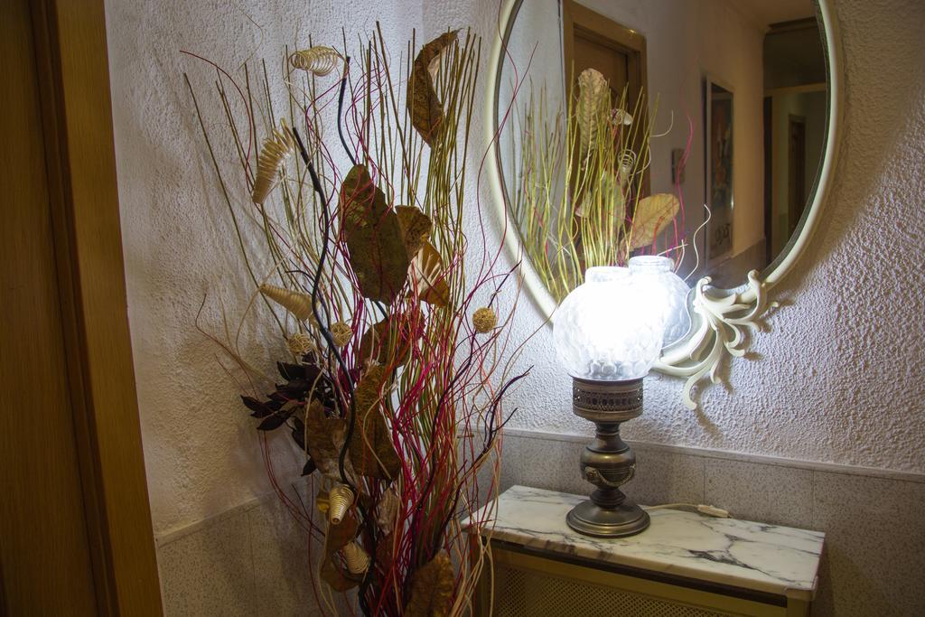 Hostal Aribau Барселона Екстер'єр фото