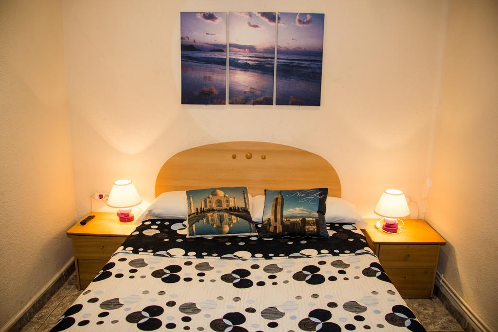 Hostal Aribau Барселона Екстер'єр фото