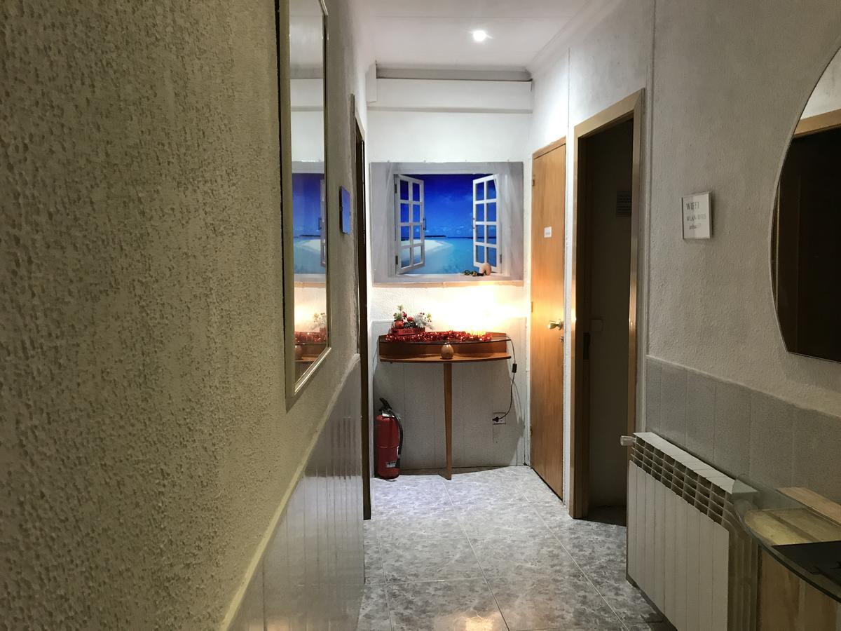 Hostal Aribau Барселона Екстер'єр фото