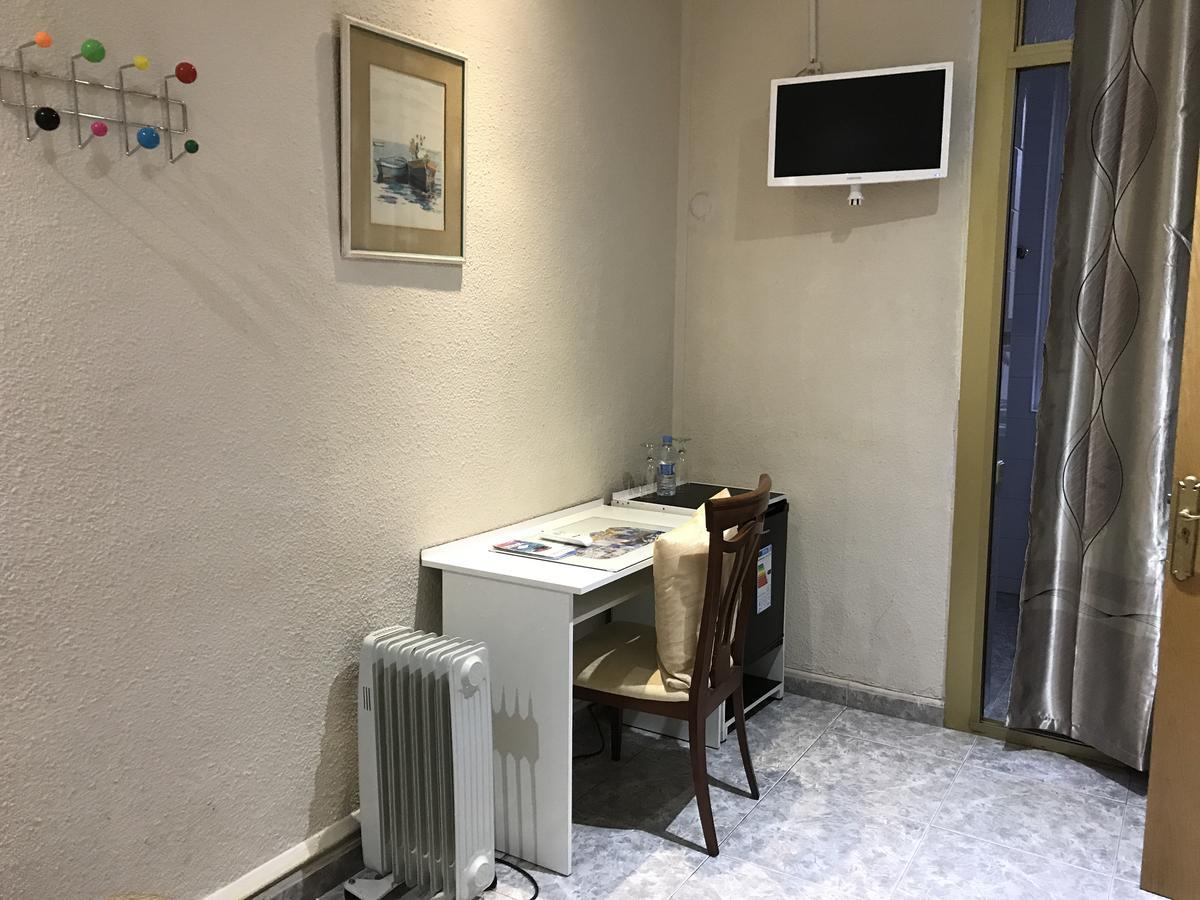 Hostal Aribau Барселона Екстер'єр фото