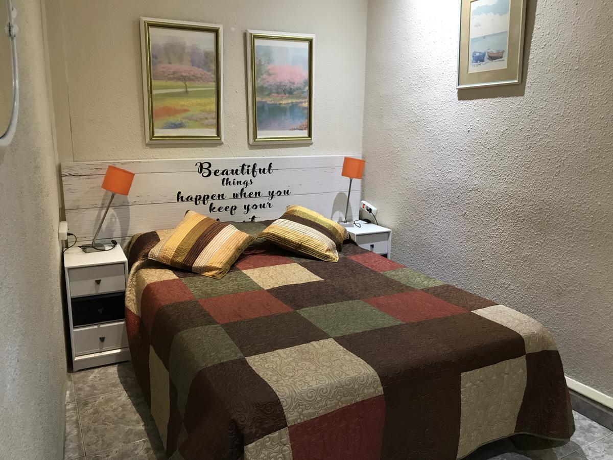 Hostal Aribau Барселона Екстер'єр фото