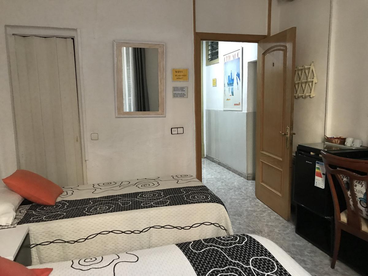 Hostal Aribau Барселона Екстер'єр фото