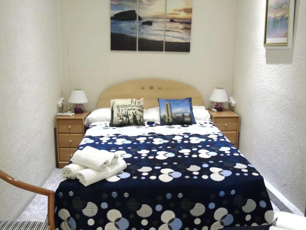 Hostal Aribau Барселона Екстер'єр фото