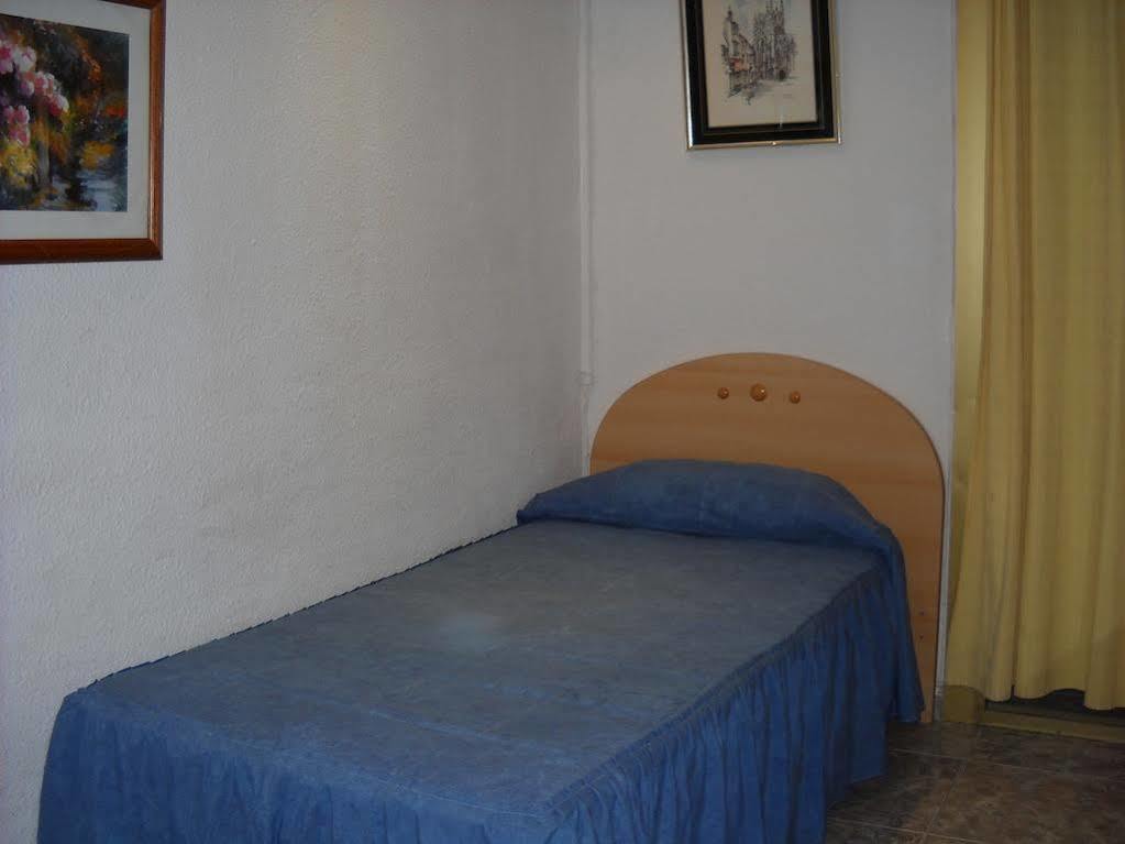 Hostal Aribau Барселона Екстер'єр фото