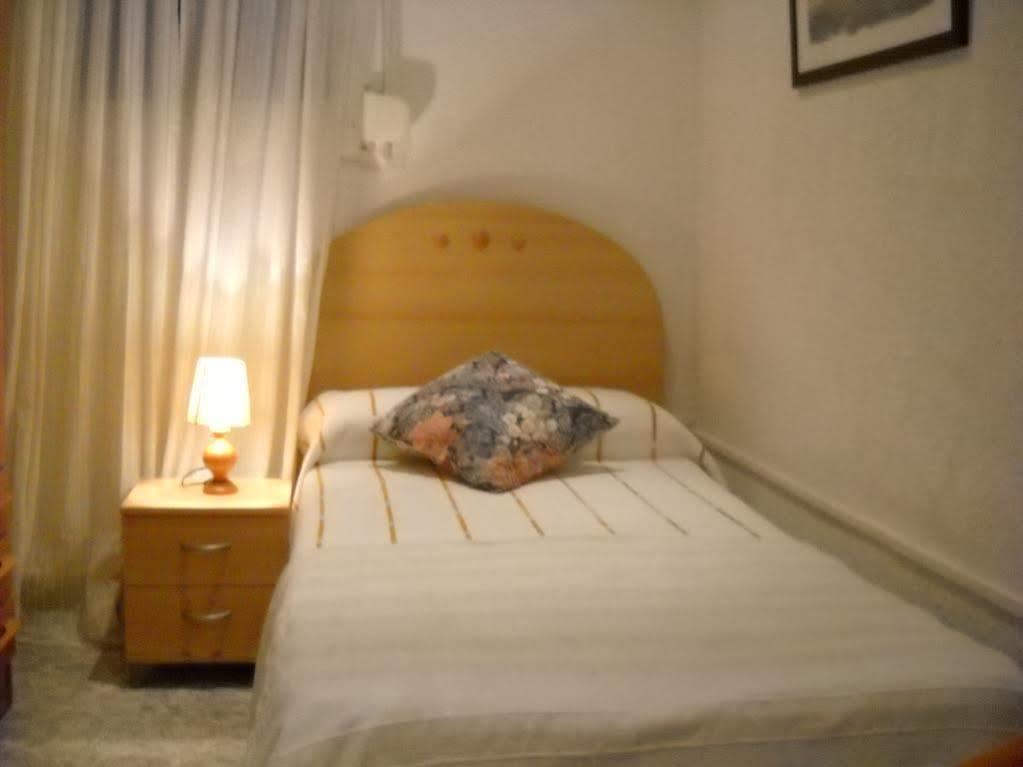 Hostal Aribau Барселона Екстер'єр фото
