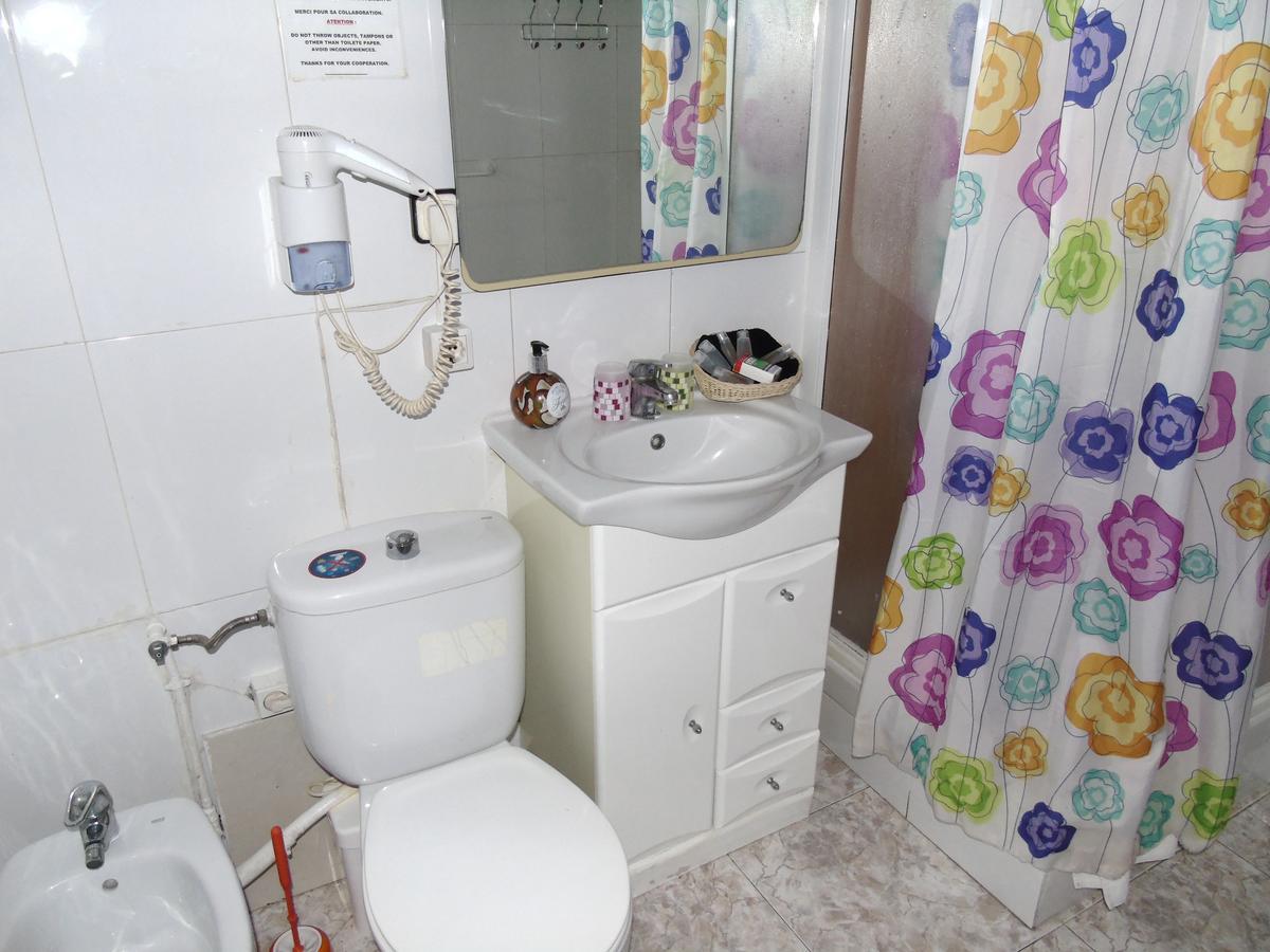 Hostal Aribau Барселона Екстер'єр фото