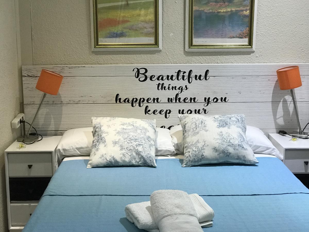 Hostal Aribau Барселона Екстер'єр фото