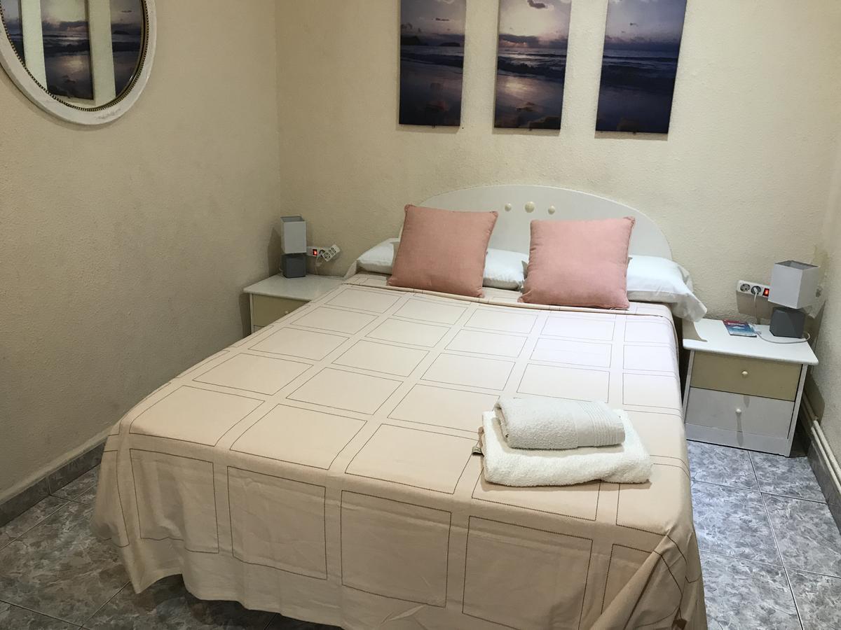 Hostal Aribau Барселона Екстер'єр фото